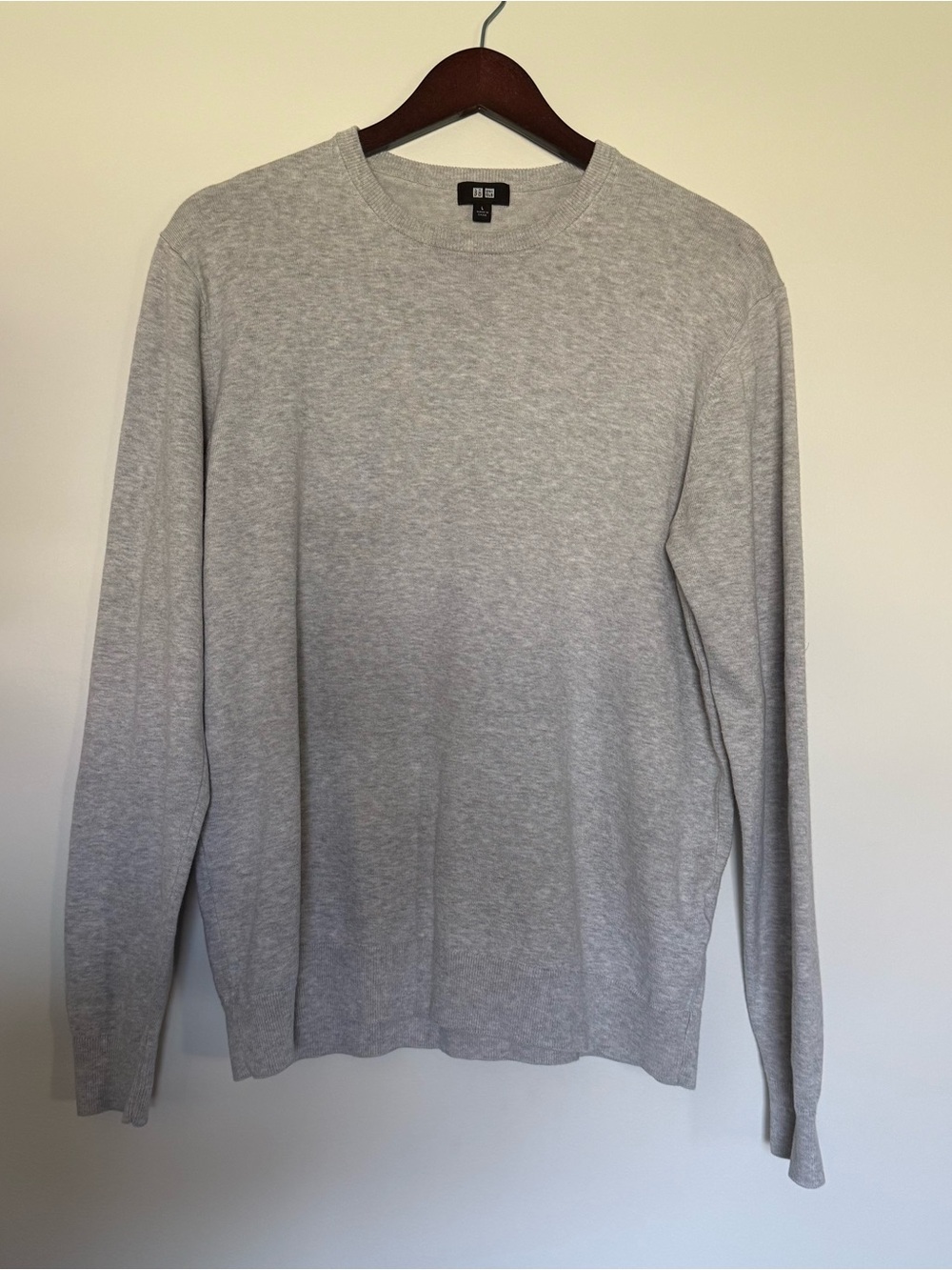 Uniqlo Men's Light Heather Gray Long-Sleeve Crewneck